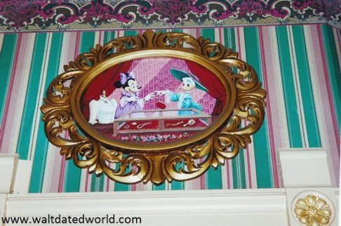 Disney Clothiers Minnie and Daisy