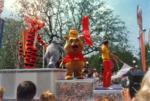 Pooh Mickey's Street Party